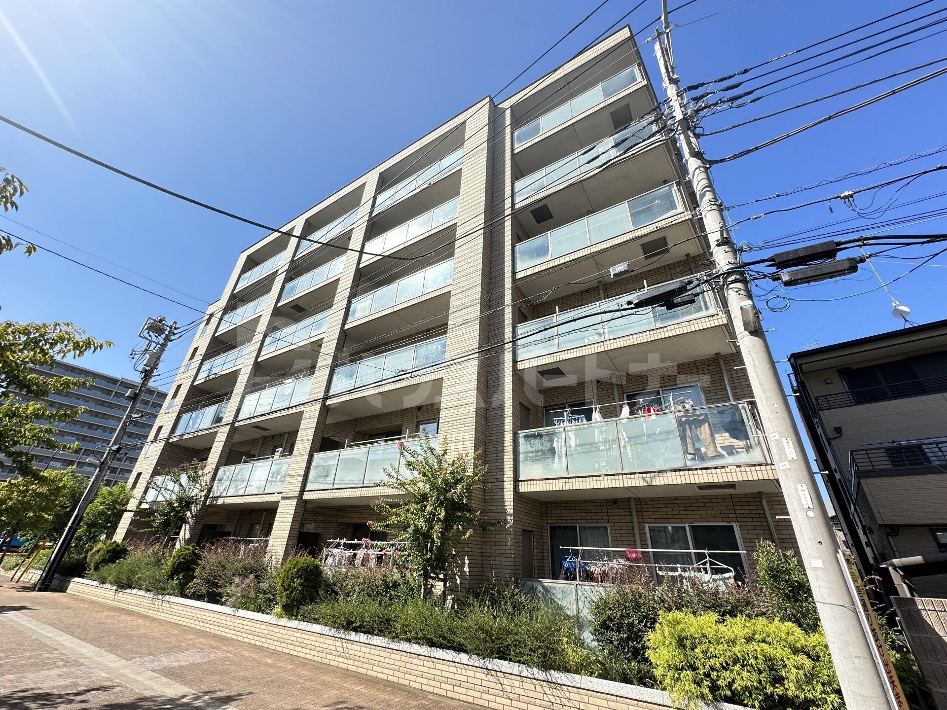 クール・ドゥ・サンセールの外観