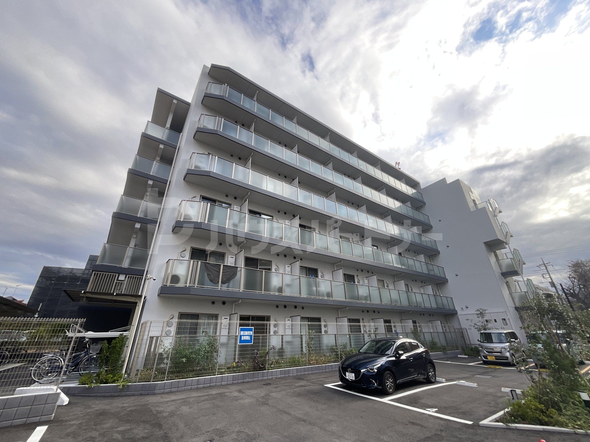 LIME RESIDENCE HIGASHINAKAYAMAの外観