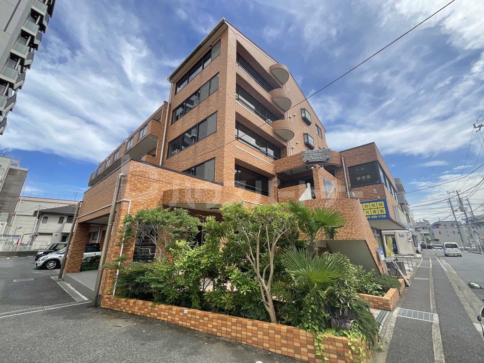 サンハイム原木中山の外観