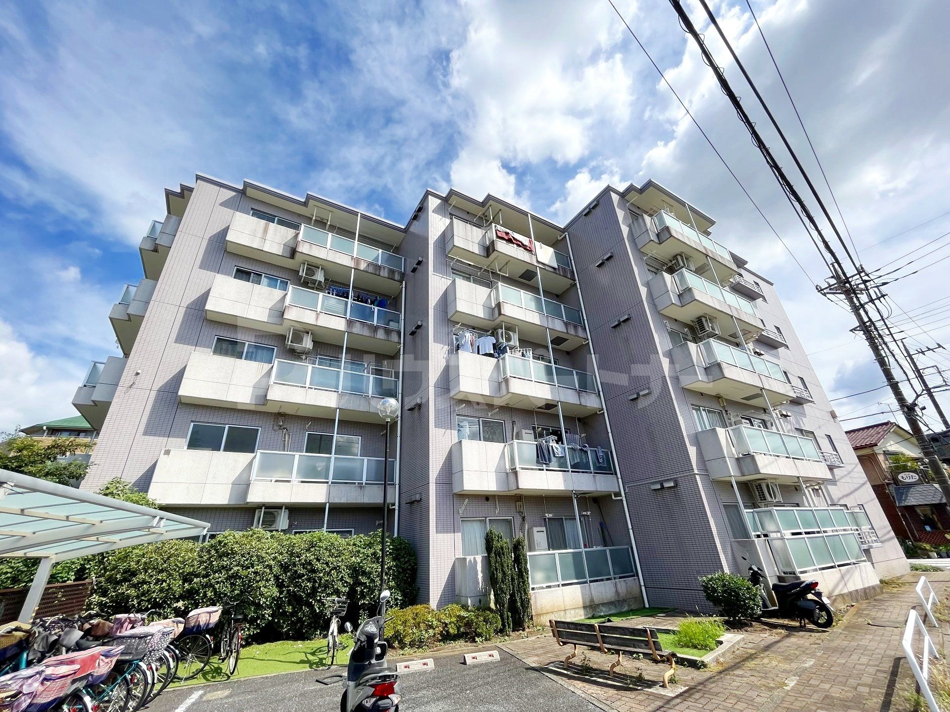 第二スカイハイツ足立の外観