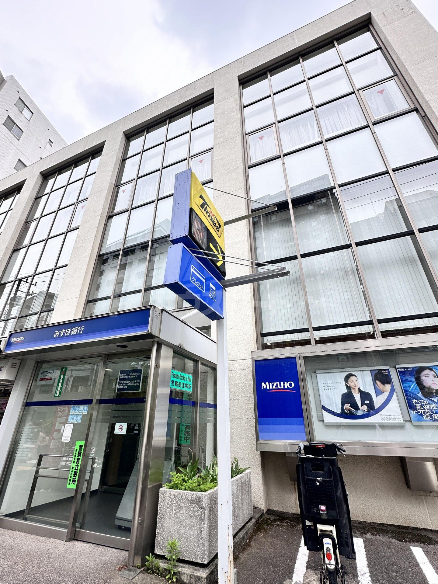 みずほ銀行根津支店 徒歩2分。 120m みずほ銀行根津支店 徒歩2分。 120m