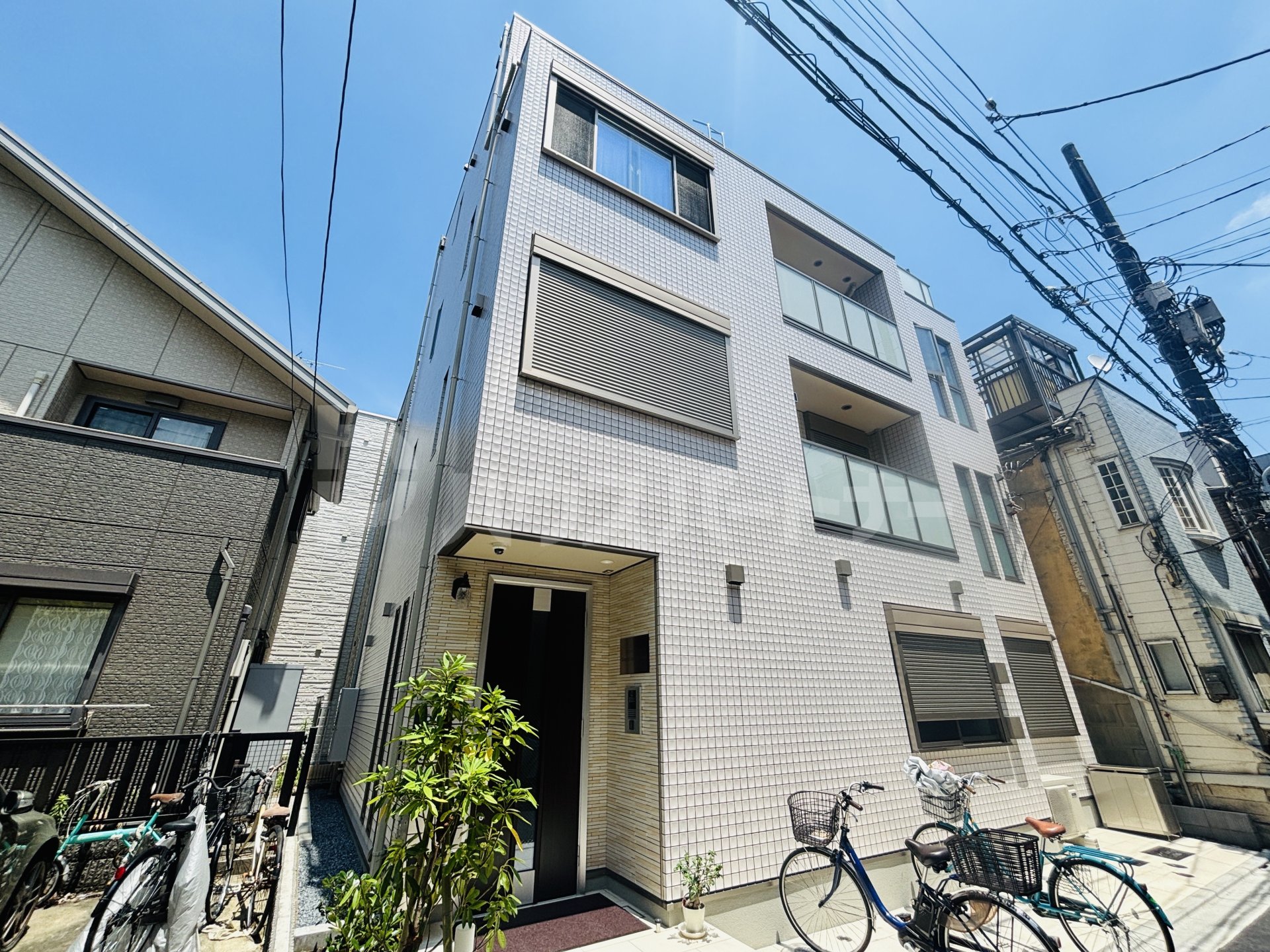 グラン ルーブル 上野の外観