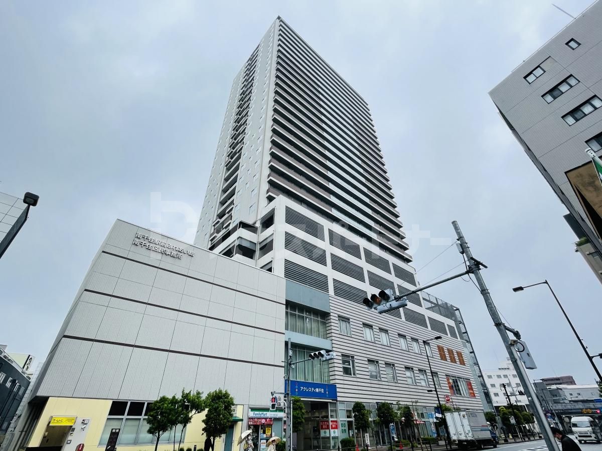 ブランズタワー南千住の外観