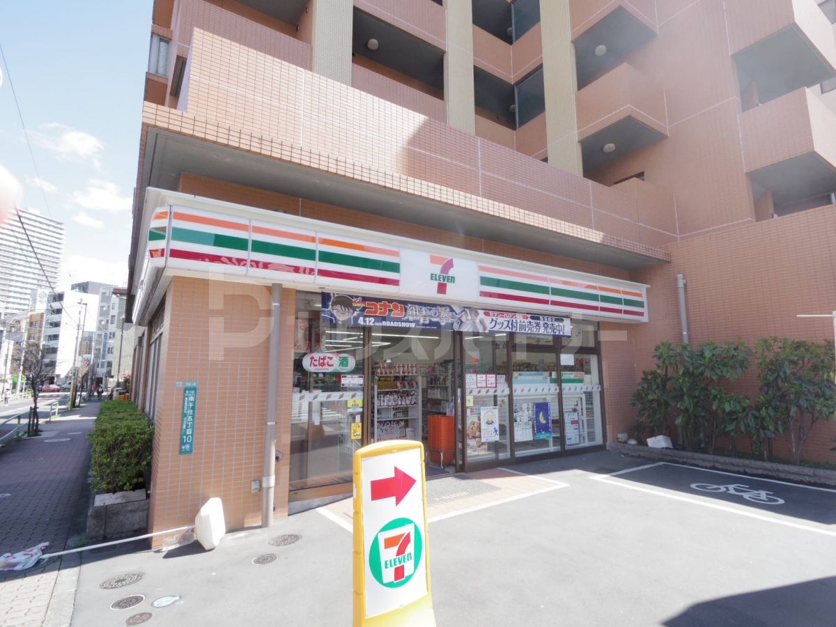 セブンイレブン 荒川南千住5丁目店 徒歩1分。 70m セブンイレブン 荒川南千住5丁目店 徒歩1分。 70m