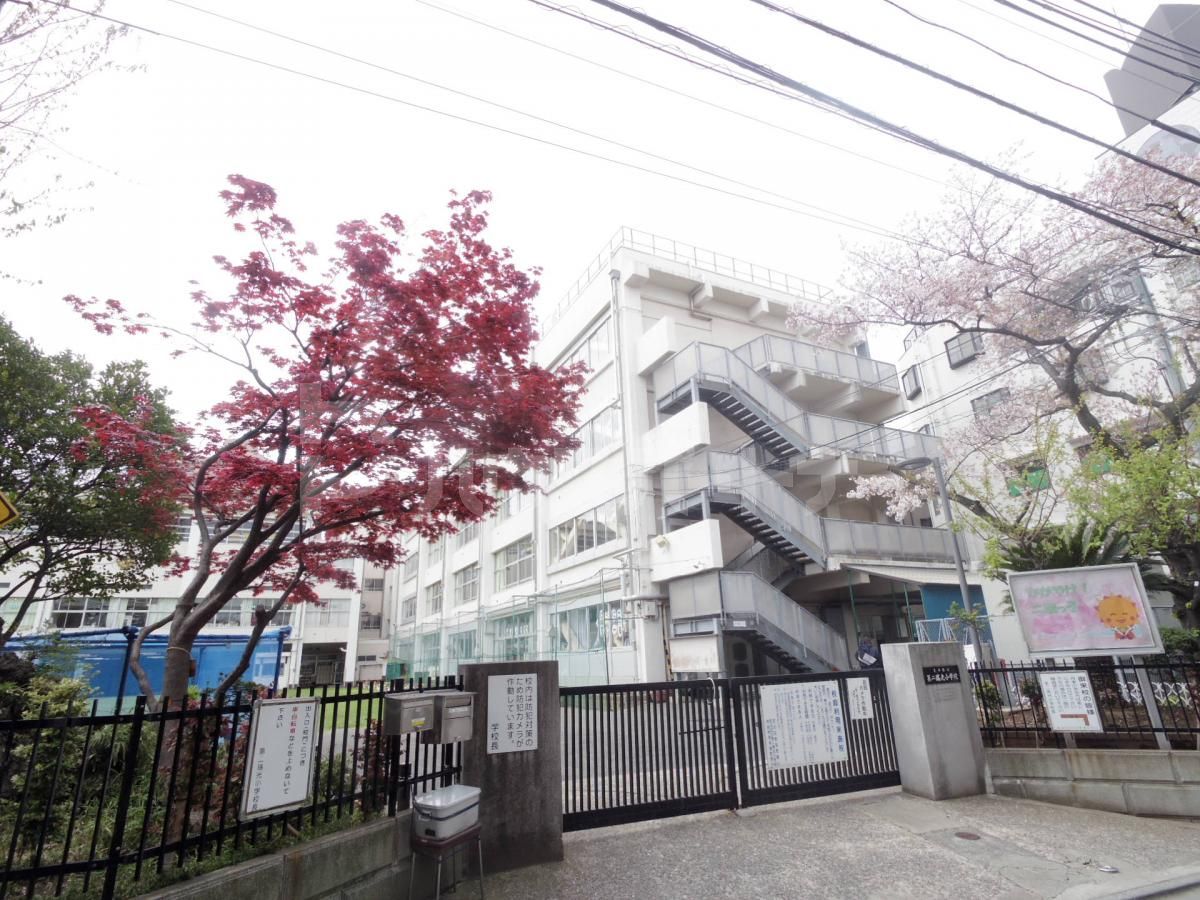 荒川区立第二瑞光小学校 徒歩2分。 110m 荒川区立第二瑞光小学校 徒歩2分。 110m