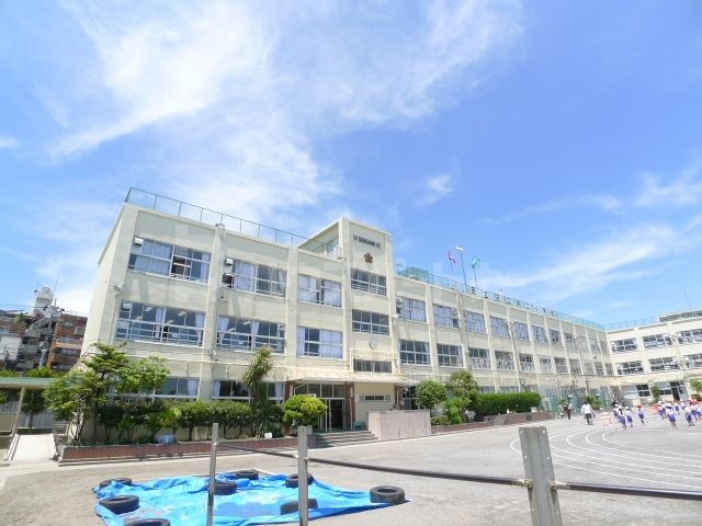 足立区立渕江小学校 徒歩3分。 240m 足立区立渕江小学校 徒歩3分。 240m