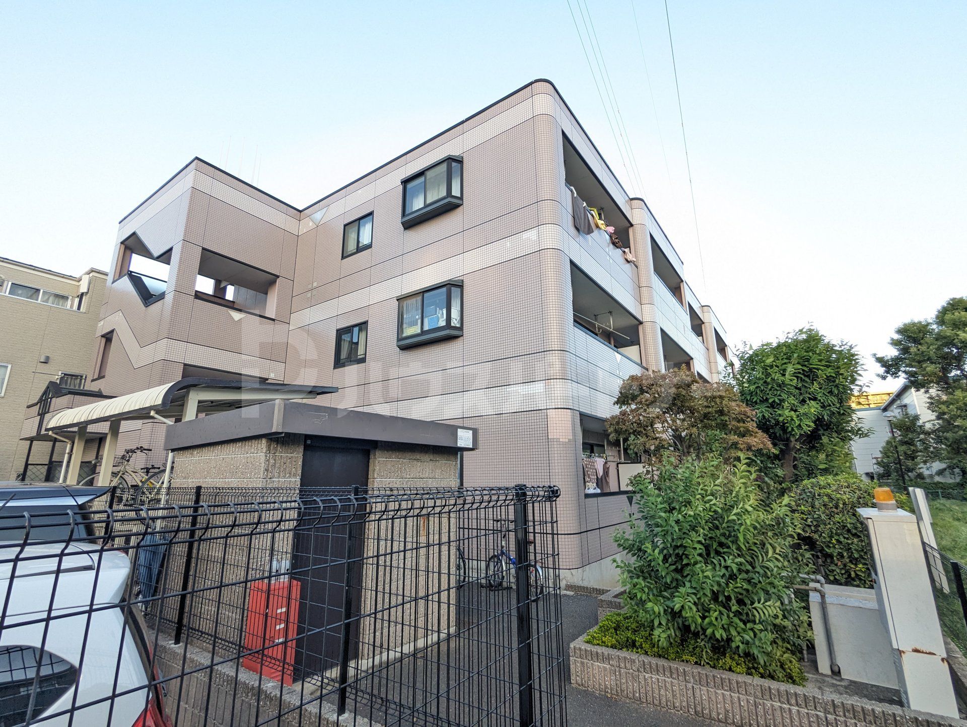船橋市二子町の賃貸マンションの外観