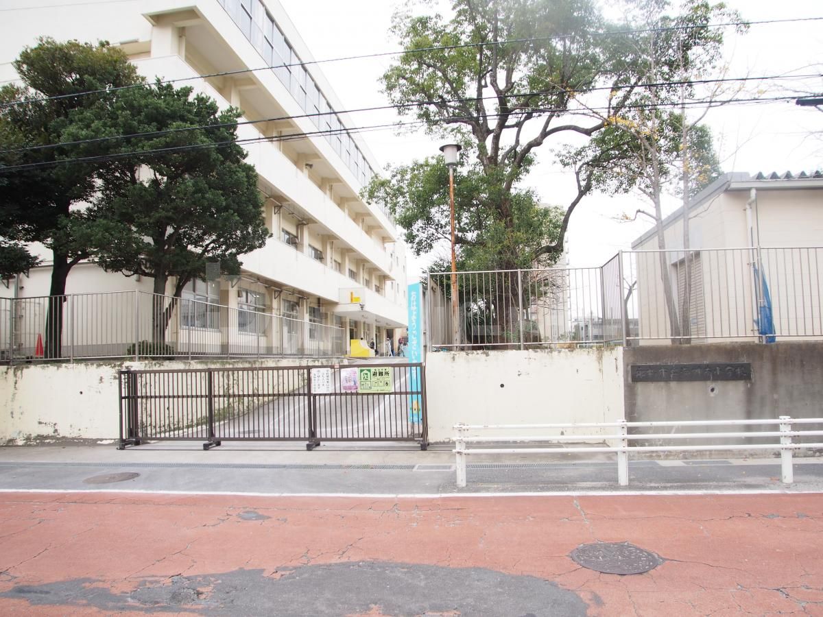 船橋市立海神南小学校 徒歩3分。 240m 船橋市立海神南小学校 徒歩3分。 240m
