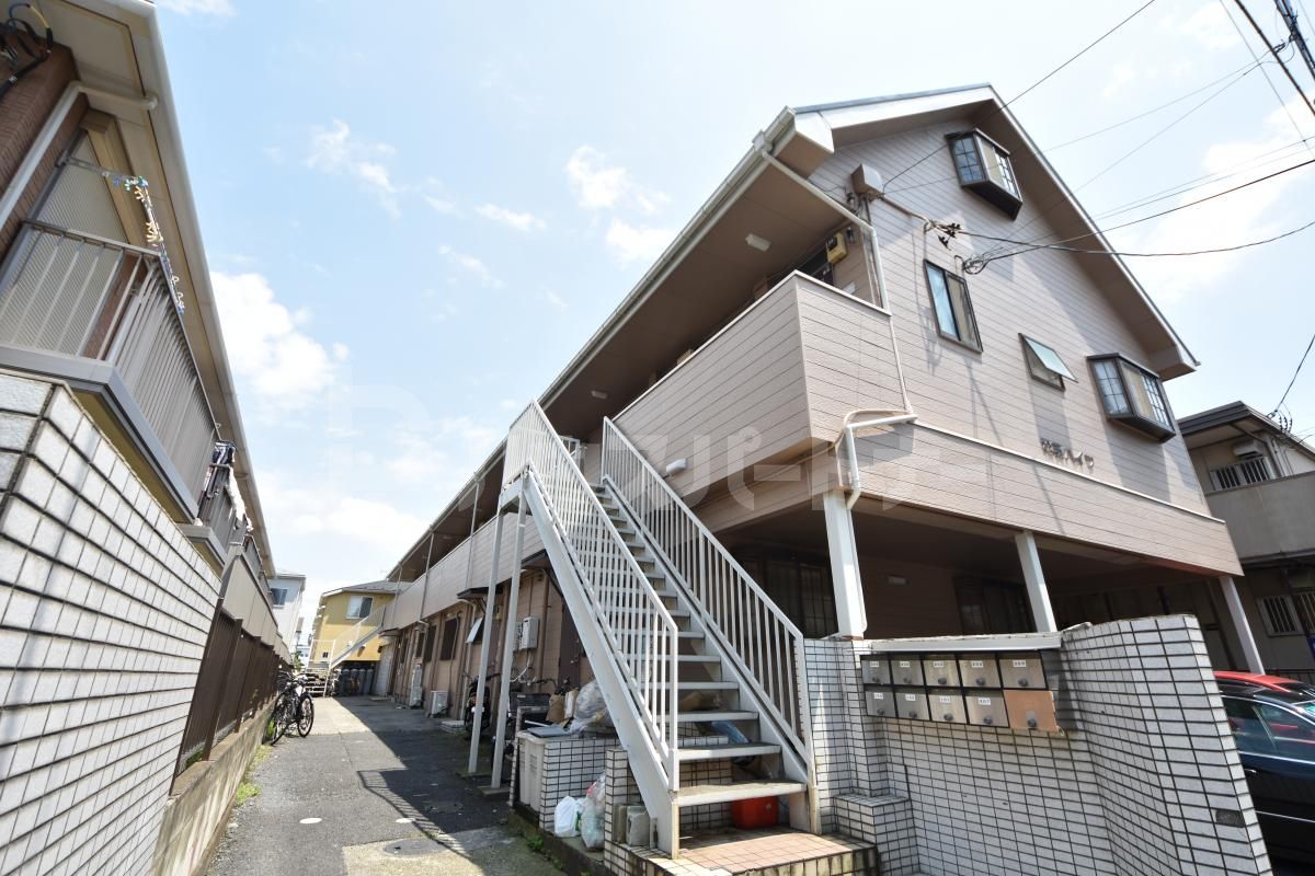 松英ハイツの外観