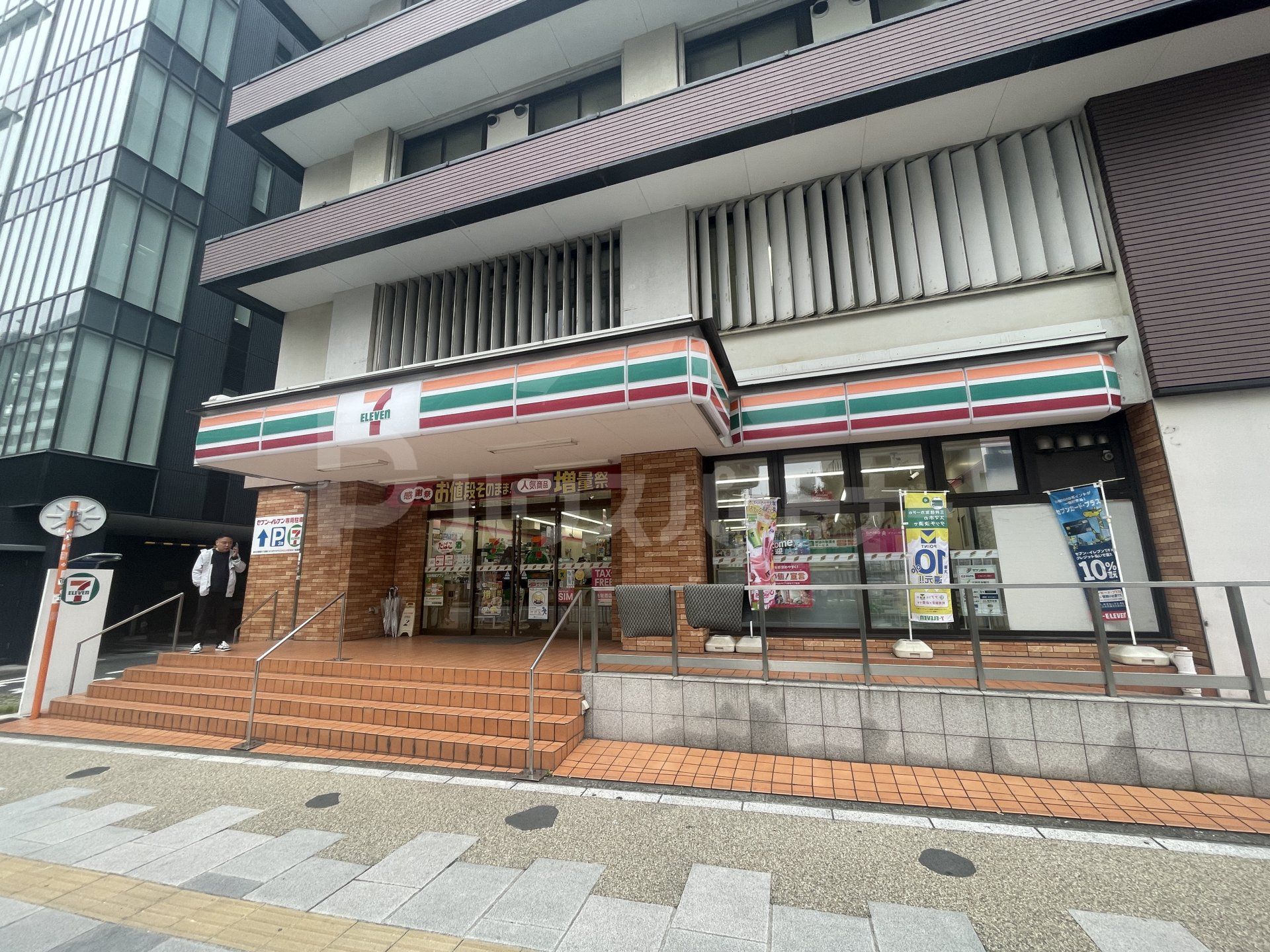 セブンイレブン台東雷門1丁目店 徒歩3分。 190m セブンイレブン台東雷門1丁目店 徒歩3分。 190m