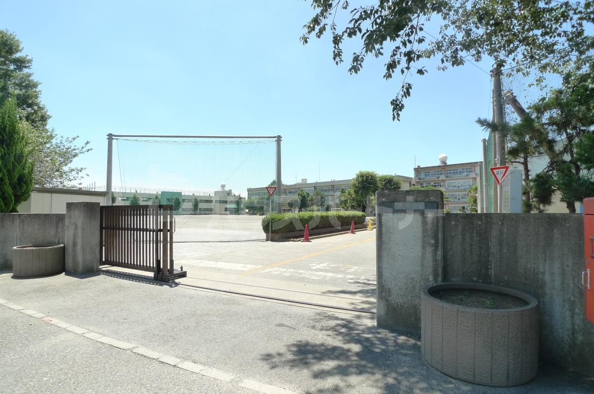 柏市立西原小学校 徒歩12分。 900m 柏市立西原小学校 徒歩12分。 900m