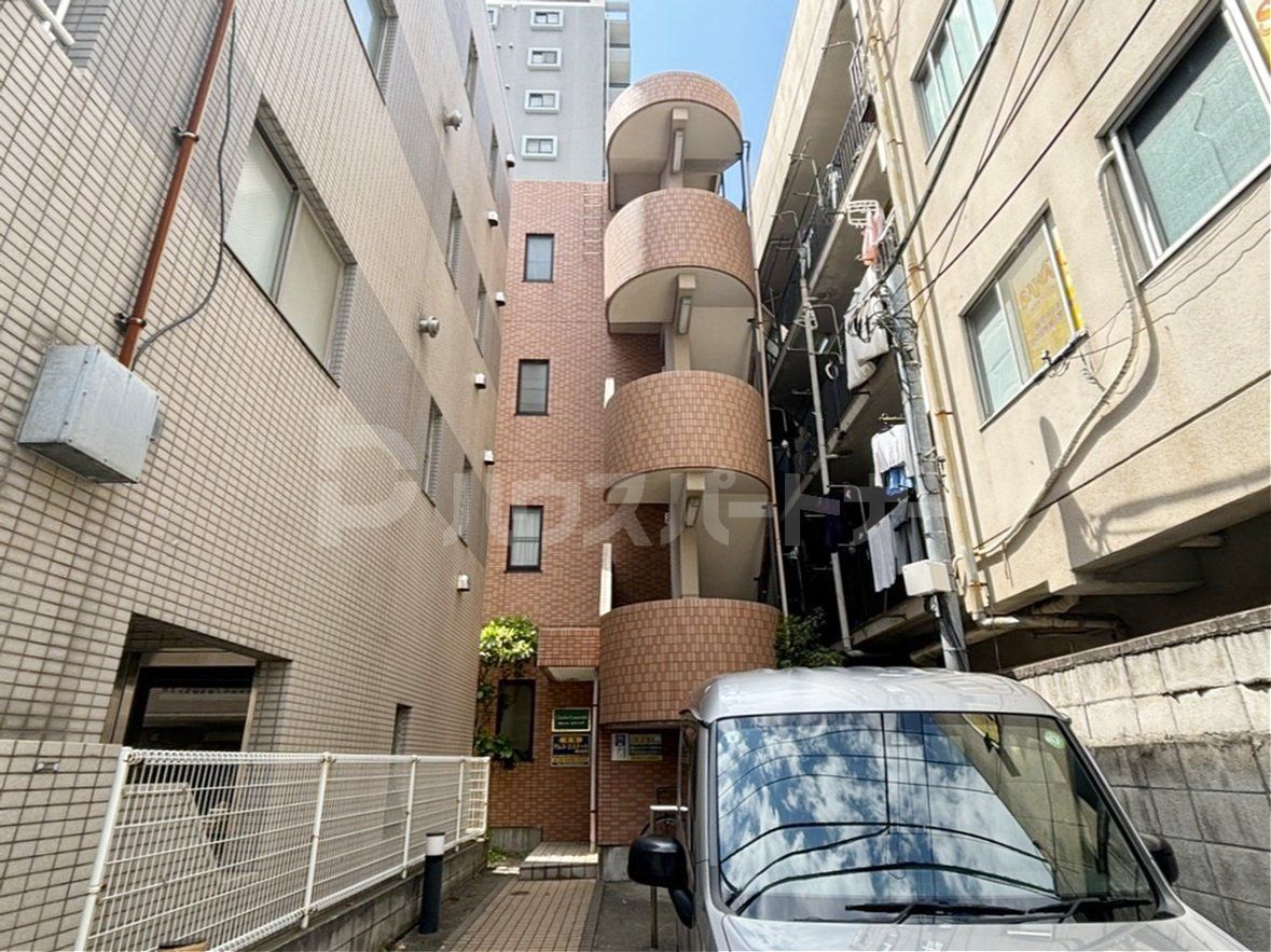 クレール・カサベルデの外観