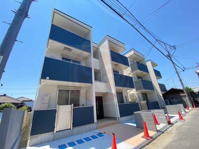 ラージヒル長瀬イーストの外観