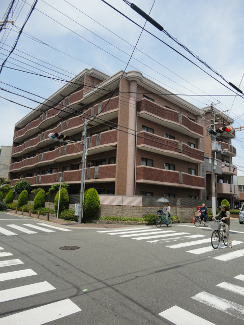 クルックスの外観