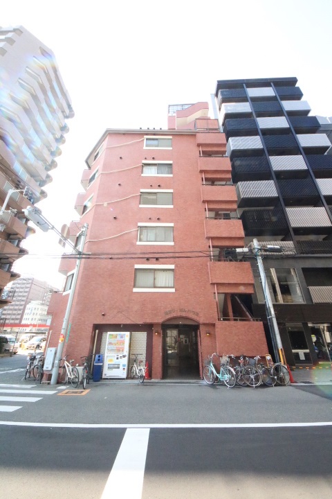難波リーガルハウスの外観