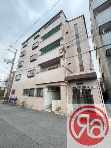 メゾンドルナの外観