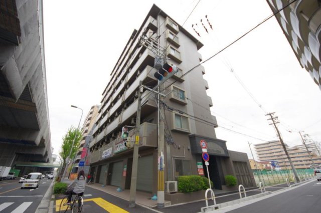 グランドオーク高井田の外観