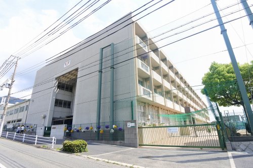 【中学校】神戸市立 鷹匠中学校まで550m 【中学校】神戸市立 鷹匠中学校まで550m