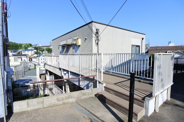 大倉山ハイツC棟の外観