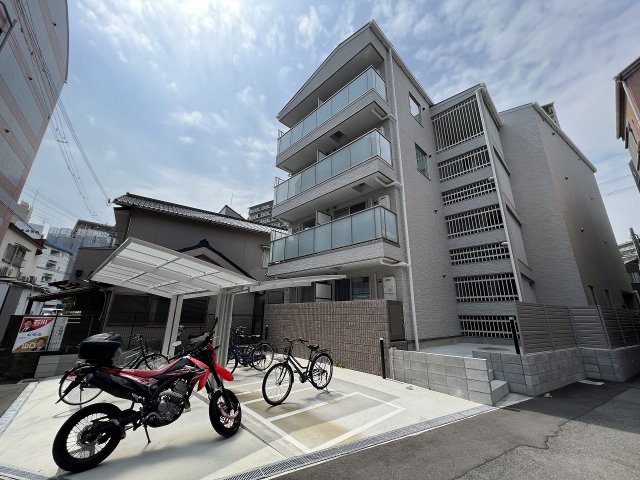 大阪市東淀川区上新庄３丁目の賃貸マンションの外観