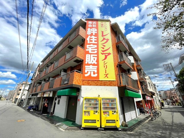 大阪市東淀川区小松１丁目の賃貸マンションの外観