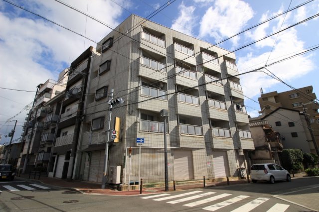 大阪市東淀川区小松４丁目の賃貸マンションの外観