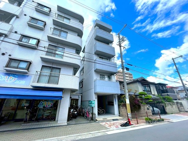 大阪市東淀川区小松２丁目の賃貸マンションの外観