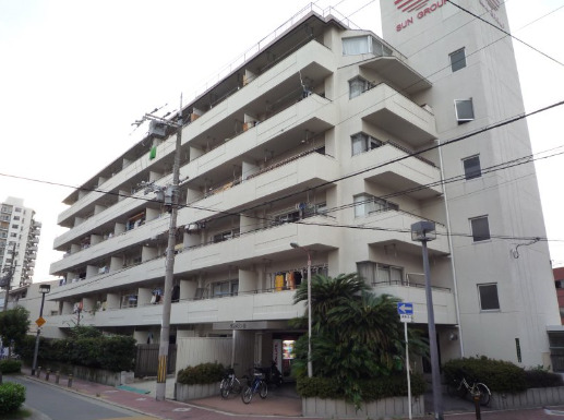 大阪市東淀川区小松３丁目の賃貸マンションの外観