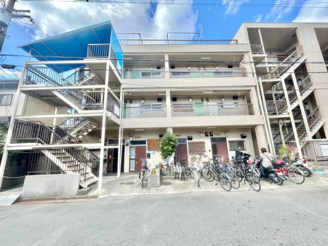 HY宝持マンションの外観