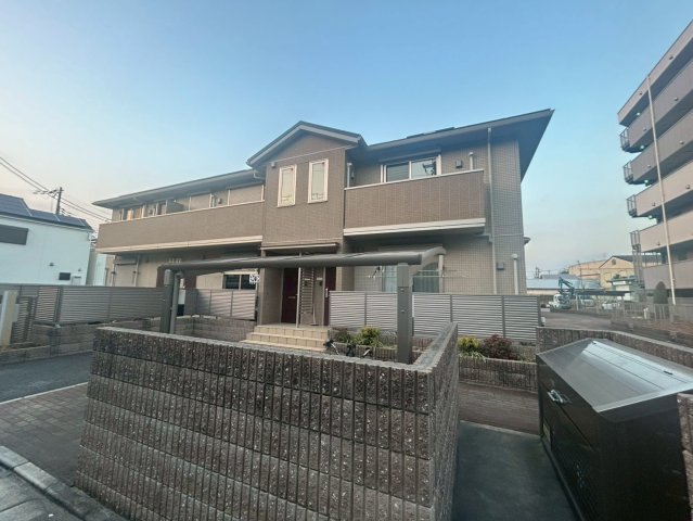 サン・ラフィーエ上小阪A棟の外観