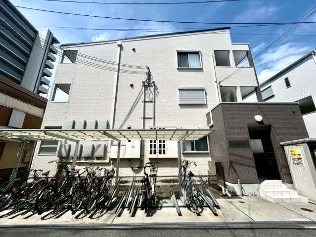 LALLA PALLOOZAの外観