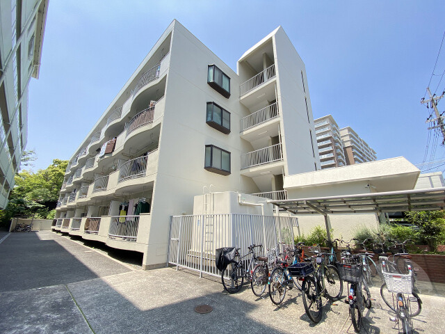 大阪市東淀川区小松４丁目の賃貸マンションの外観