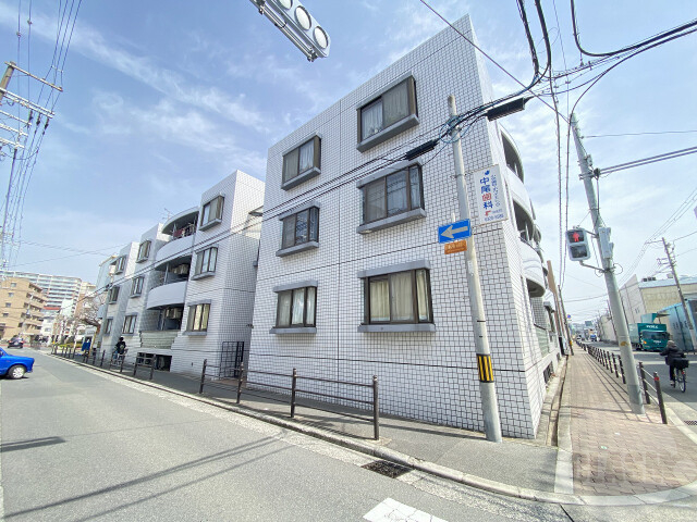 大阪市東淀川区小松４丁目の賃貸マンションの外観