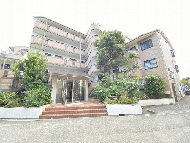 大阪市東淀川区大桐５丁目の賃貸マンションの外観