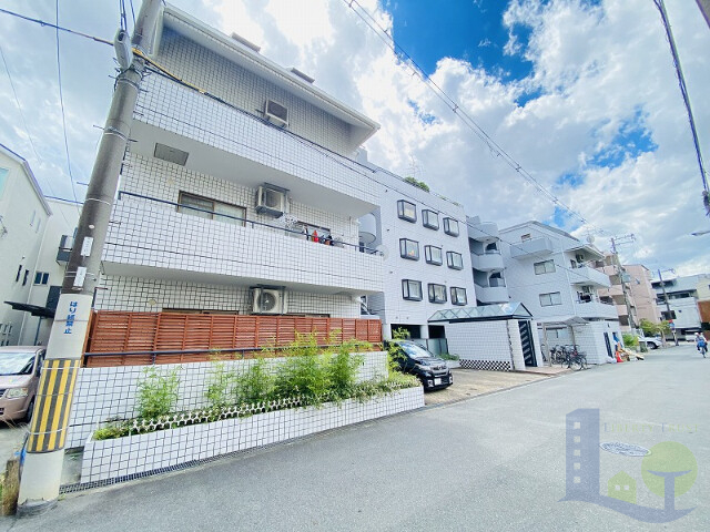 大阪市東淀川区小松４丁目の賃貸マンションの外観