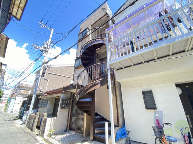大阪市東淀川区豊新４丁目の賃貸マンションの外観