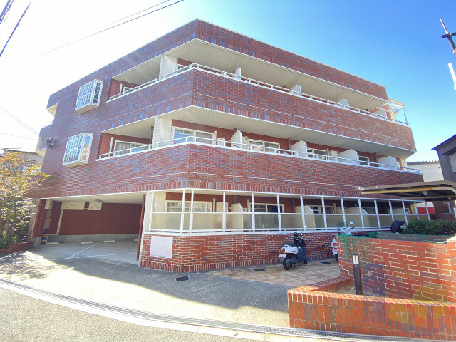 大阪市東淀川区下新庄５丁目の賃貸マンションの外観