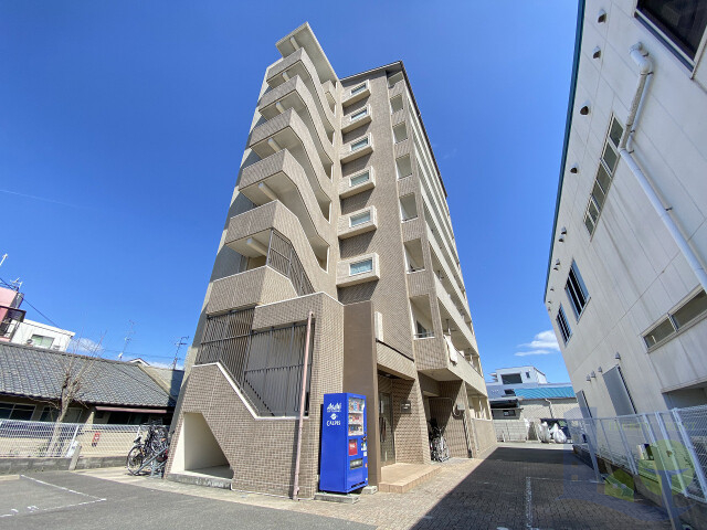 吹田市東御旅町の賃貸マンションの外観