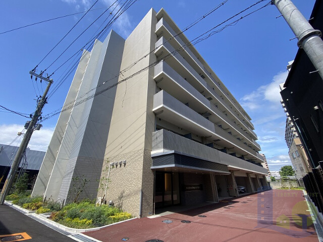 吹田市西御旅町の賃貸マンションの外観