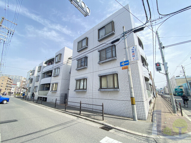 大阪市東淀川区小松４丁目の賃貸マンションの外観