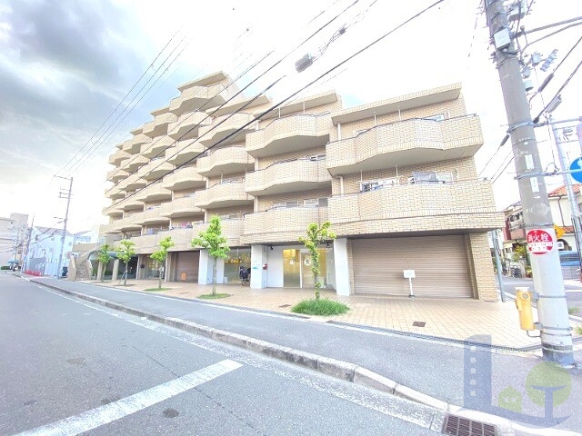 大阪市東淀川区小松５丁目の賃貸マンションの外観