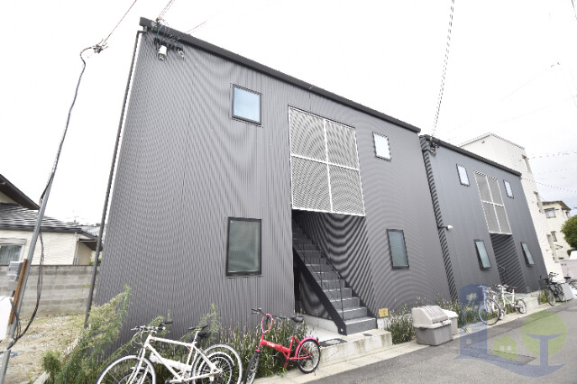 大阪市東淀川区下新庄５丁目の賃貸アパートの外観