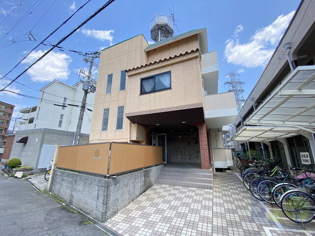 大阪市東淀川区上新庄１丁目の賃貸マンションの外観