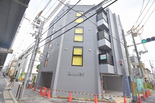 大阪市東淀川区淡路３丁目の賃貸マンションの外観