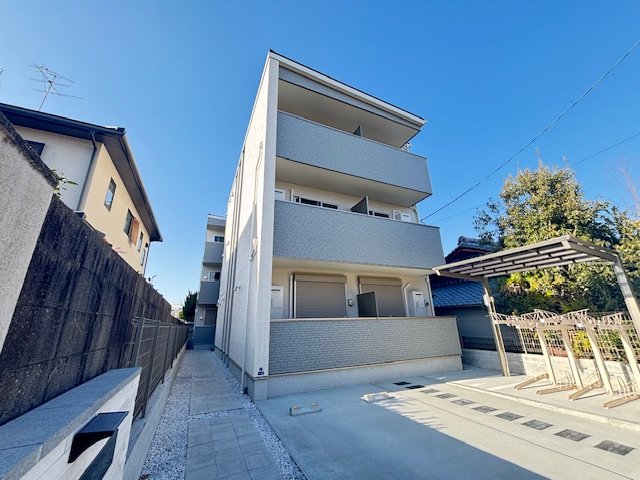 ナビール岸部
