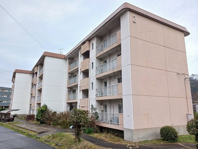 三室山コープタウン２号棟の外観