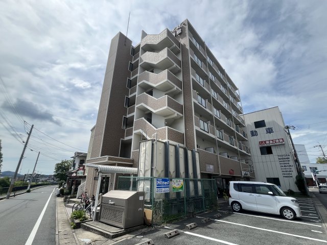 香芝木材弐番館の外観