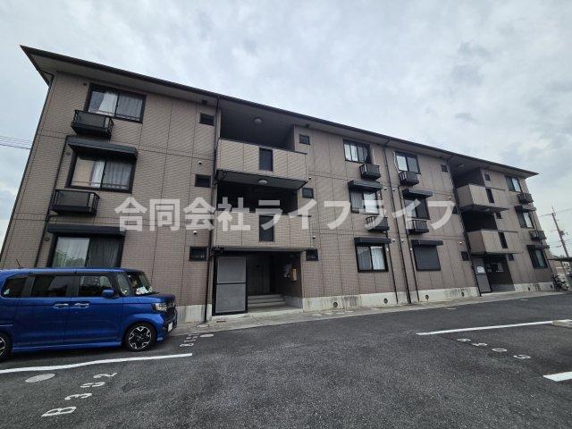 ロイヤルガーデン上牧B棟の外観