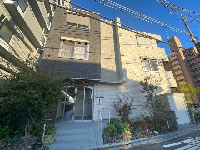 シャーメゾン王寺駅前の外観