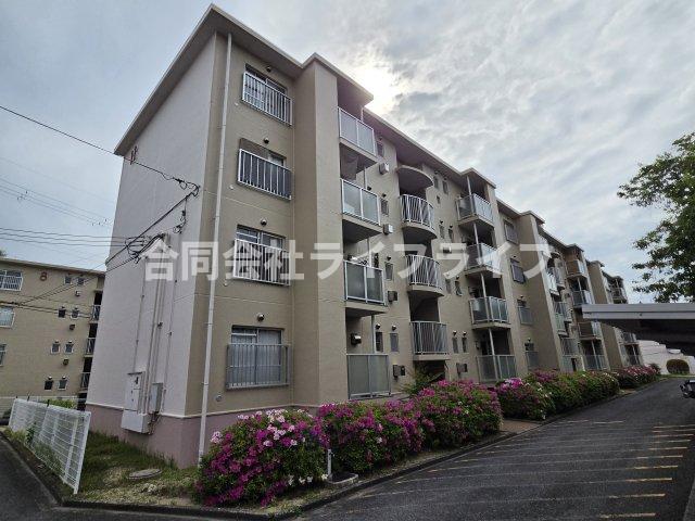 関屋あしびハイツ11棟の外観